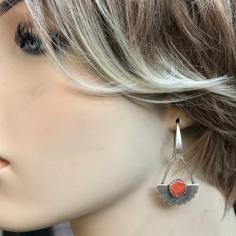 Retro Simple South Red Geometric Scallop Earrings
