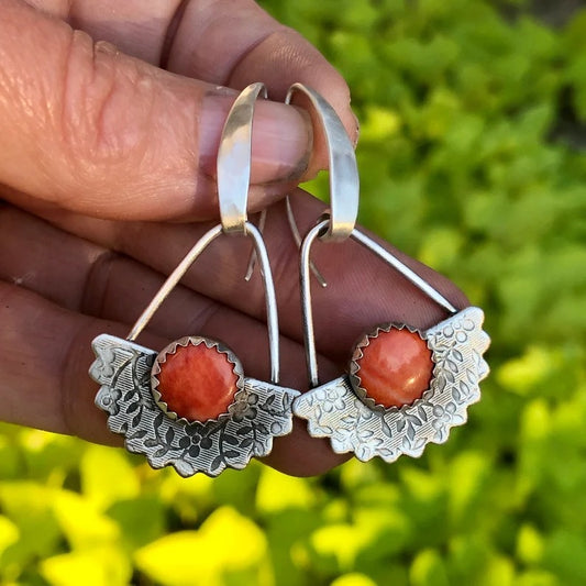 Retro Simple South Red Geometric Scallop Earrings